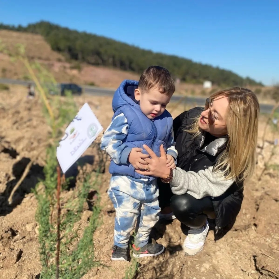 AKHİSARLI LOKANTACILAR CUMHURİYET ORMANI OLUŞTURDU