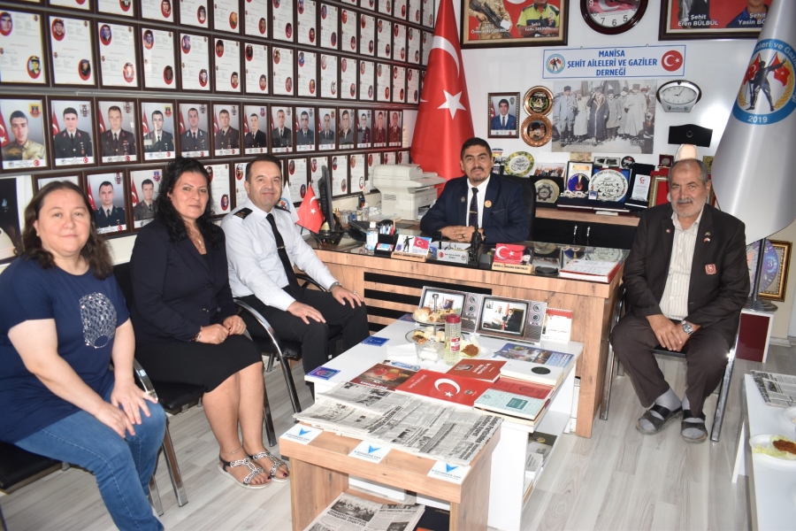 Tuğgeneral Zafer Tombul Manisa Şehit Aileleri ve Gaziler Derneğini ziyaret etti