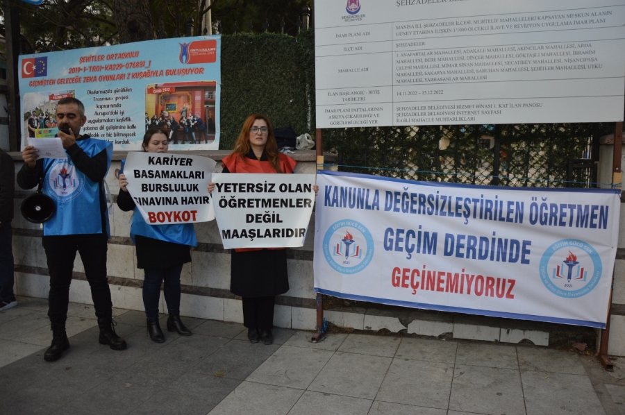  (Eğitim Gücü Sen) Manisa İl Temsilciğinden  Kariyer Basamakları Sınavı protestosu