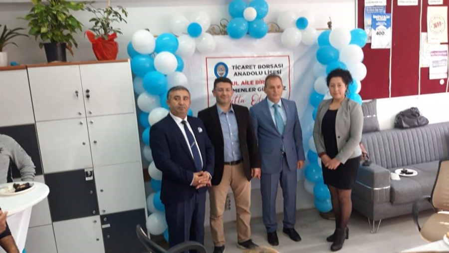 Manisa Ticaret Borsası Anadolu Lisesinde Öğretmenler Günü kutlaması