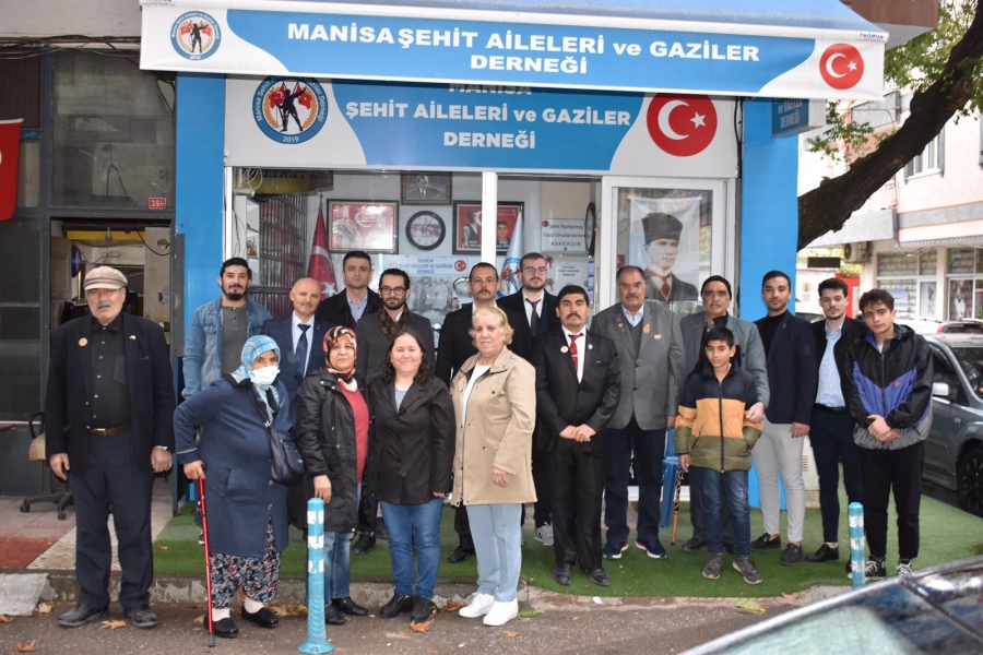 ZAFER PARTİSİNDEN MANİSA ŞEHİT AİLELERİ VE GAZİLER DERNEĞİNE ZİYARET