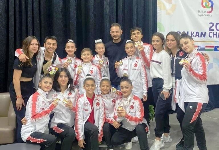 Manisa Büyükşehirli Milli Cimnastikçilerden Balkan Oyunlarında 15 Madalya