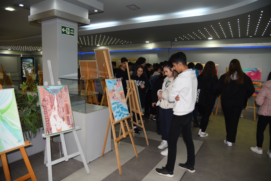 Ressam Göktaş’ın 80 Eseri, Sanatseverlerin Beğenisine Sunuldu