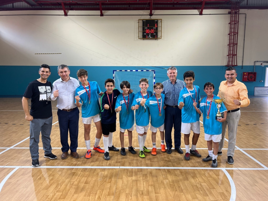 Futsal da  Manisa Şampiyonu  Hedef Koleji