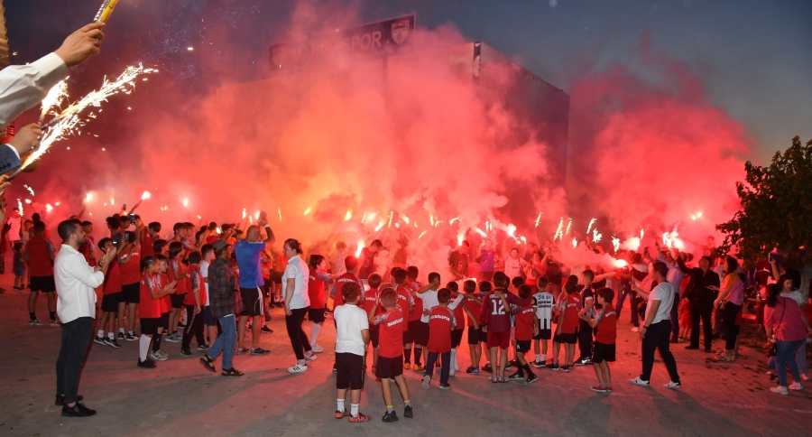 MANİSASPOR YENİDEN KÜLLERİNDEN DOĞUYOR