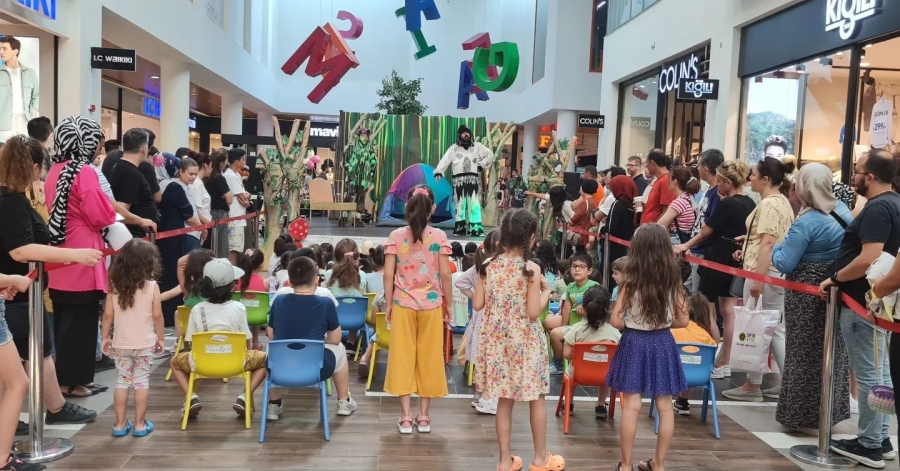 Forum Magnesia’da çocuklar tiyatro ile eğlenerek yaz tatiline başladı