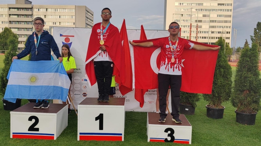  Emirhan Akçakoca’dan Tarihi Başarı 3 Altın Madalya 3 Dünya Şampiyonluğu ve Dünya Rekoru !