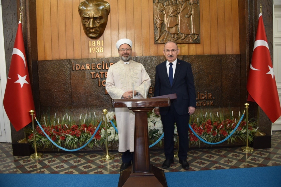 Diyanet İşleri Başkanı Erbaş, Manisa’da 