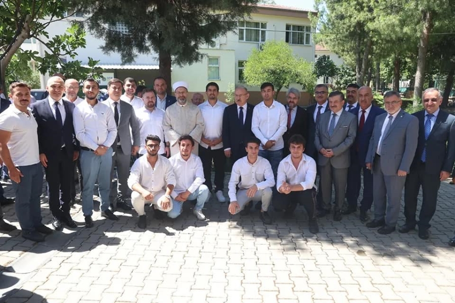 Diyanet İşleri Başkanı Erbaş, Manisa’da STK temsilcileri ile bir araya geldi