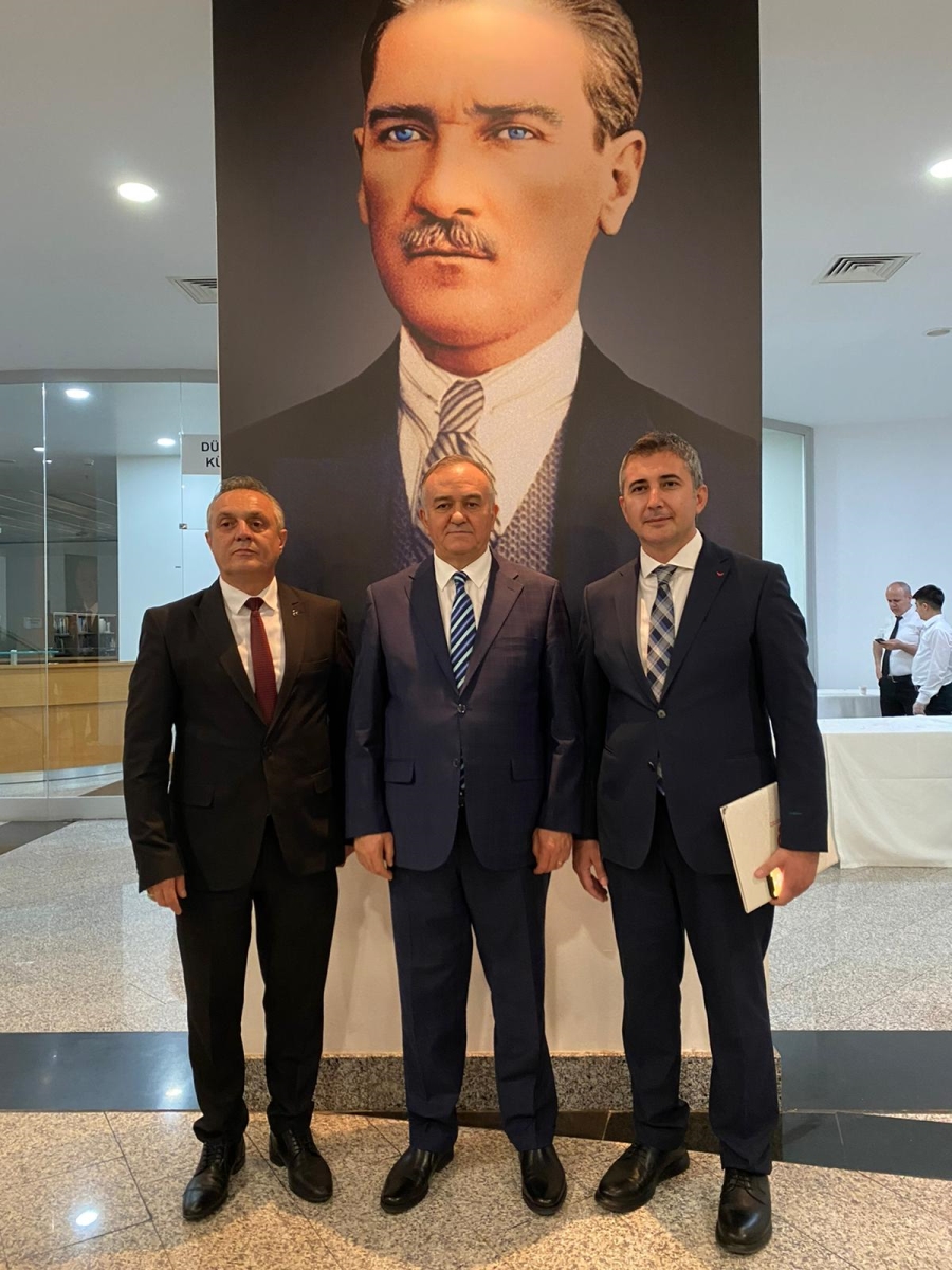  Manisalı Akademisyen Doç.Dr. Yücel Namal, MHP Siyaset ve Liderlik Okulundan mezun oldu