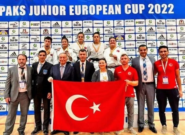 MANİSALI HİLAL ÖZTÜRK JUDODA AVRUPA ŞAMPİYONU 