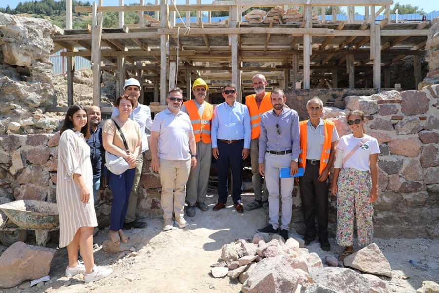 BAŞKAN ÇELİK FETİH MESCİDİ RESTORASYONUNDA İNCELEMELERDE BULUNDU