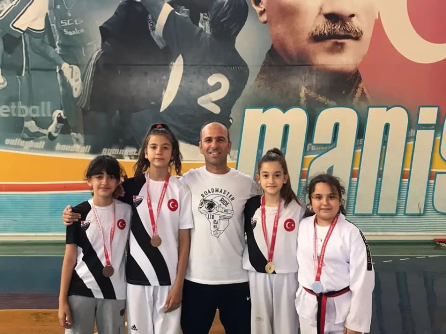 KIRKAĞAÇ ACARLI TAEKWONDOCULARDAN  4 MADALYA 