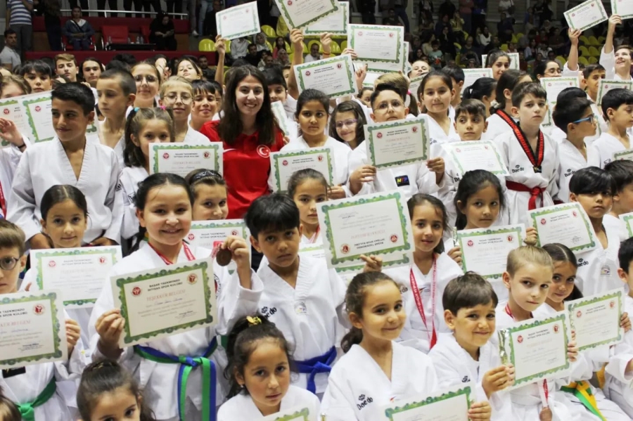  Tekvando Avrupa ve Dünya Şampiyonu,  Çavdar Manisalılarla buluştu