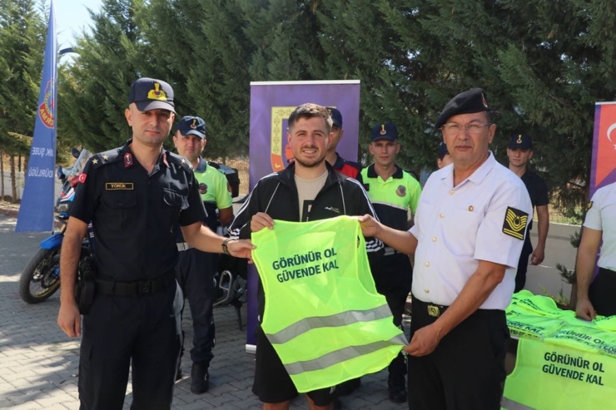 Motosiklet, Bisiklet ve Skuter Sürücülerine Reflektif Yelek  Dağıtımı yapıldı