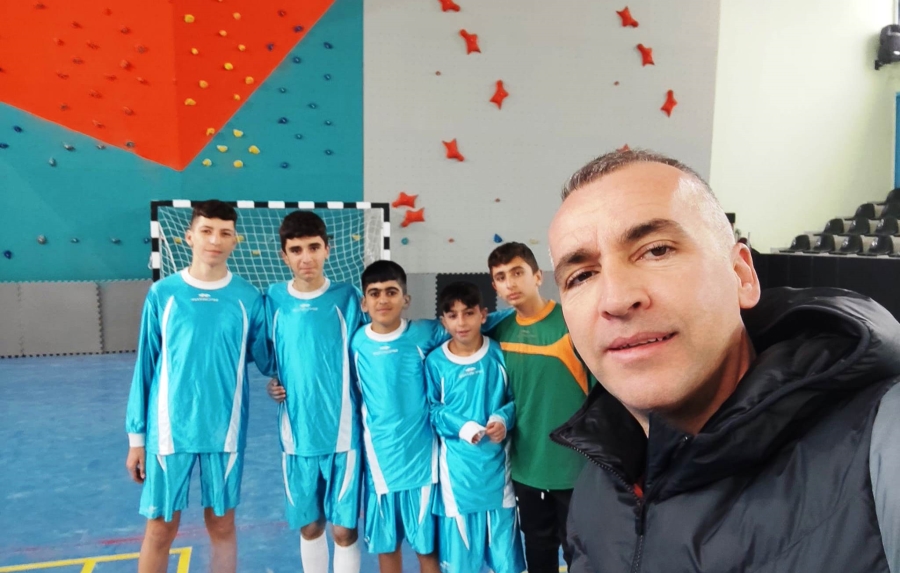 MÜTEVELLİ GÜRES ORTAOKULU FUTSALDA İLÇE BİRİNCİSİ