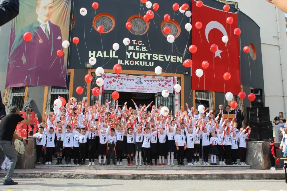 Halil Yurtseven İlkokulu Cumhuriyet’in 100. Yılında 100 balon bıraktı