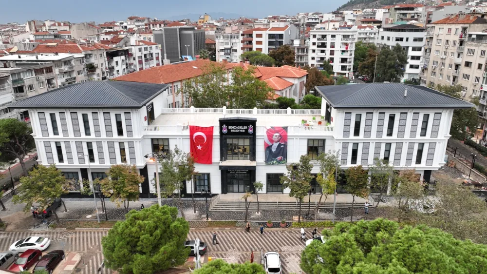 Şehzadeler Belediyesi Millet Kütüphanesi ve Gençlik Merkezi açıldı