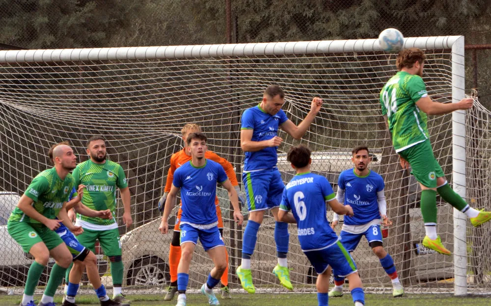 Mecidiye-Gördes Belediye puanları paylaştı 0-0