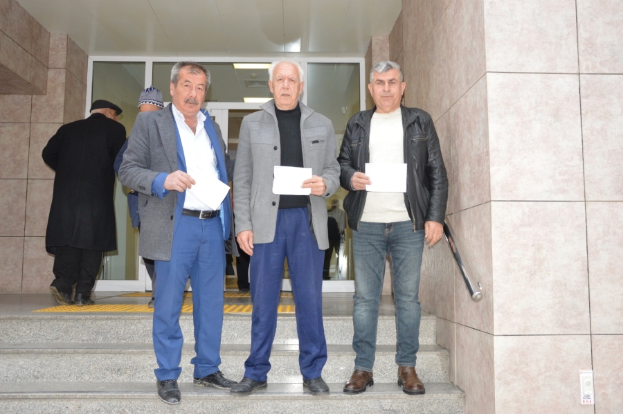 MANİSALI  3 MUHTAR MAAŞLARINI DEPREMZEDELERE BAĞIŞLADI