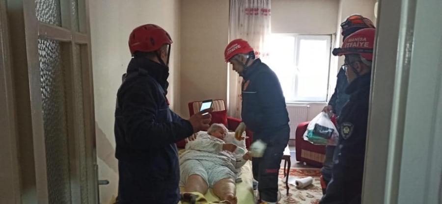 Manisa Büyükşehir İtfaiyesi Nebiha Teyzenin Yardımına Koştu