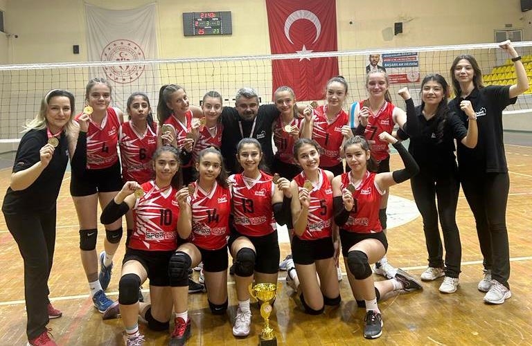  DEĞERLİ ZAMANLAR VOLEYBOLDA MANİSA ŞAMPİYONU OLDU