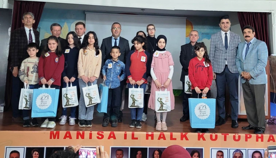 Manisa İl Halk Kütüphanesi E n Çok  Kitap Okuyanları  Ödüllendirdi