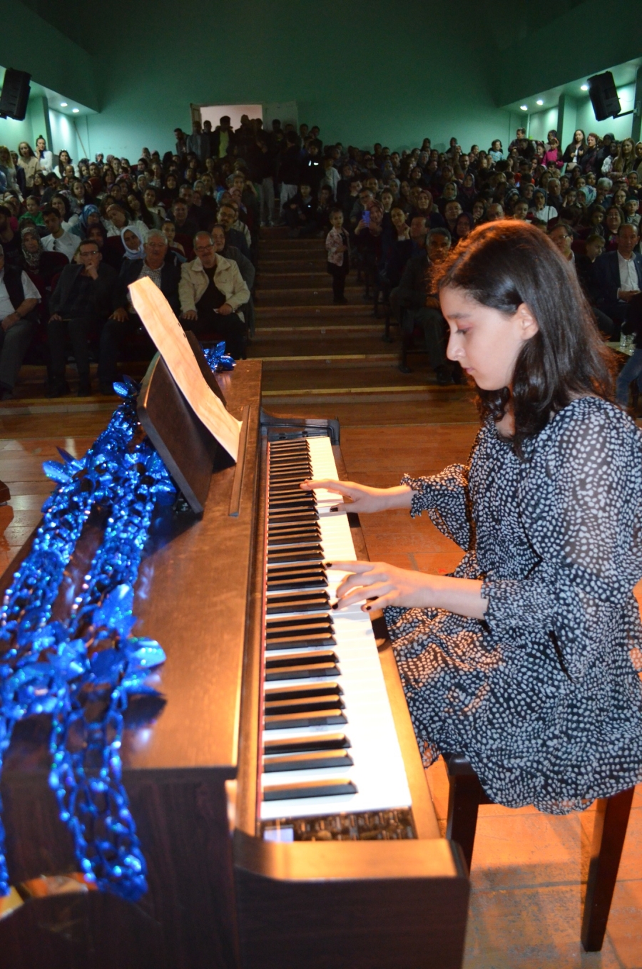 ŞAPHANE’Lİ ÖĞRENCİLER PİYANO ÇALMAYI ÖĞRENİP KONSER VERDİLER