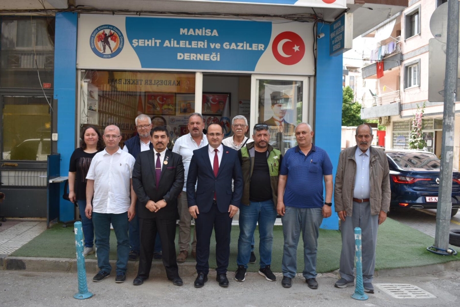 Ahmetli Kaymakamından Manisa Şehit Aileleri ve  Gaziler Derneğini  ziyaret etti