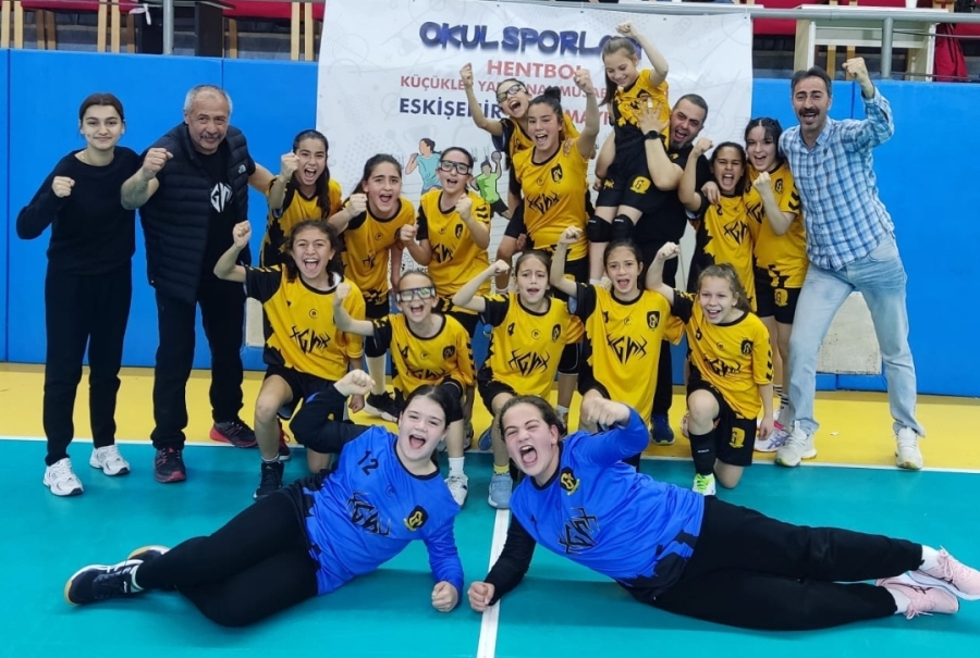 Manisa Cemal Ergün Ortaokulu hentbolde Türkiye Finalleri