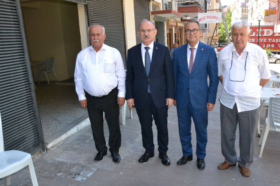 Manisa Valisi Yaşar Karadeniz, Manisa Lokantacılar Odası Başkanı Mehmet Akgül’ü  ziyaret etti