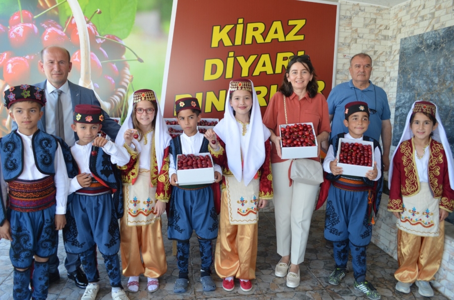 SELENDİ PINARLAR’DA KİRAZ FESTİVALİ RENKLİ GEÇTİ