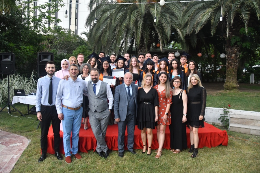 Özel Hedef Anadolu Lisesi’nde mezuniyet heyecanı yaşandı