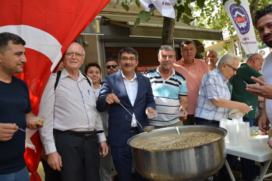 Manisa Madeni Sanatkarlar Esnaf Odası  aşure hayrını gerçekleştirdi