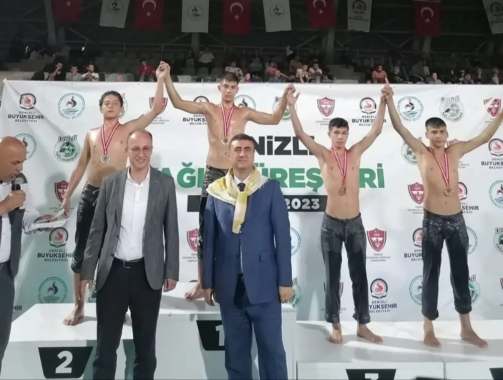 YUNUSEMRELİ YAĞLI GÜREŞÇİLERDEN 1 ALTIN, 1 BRONZ