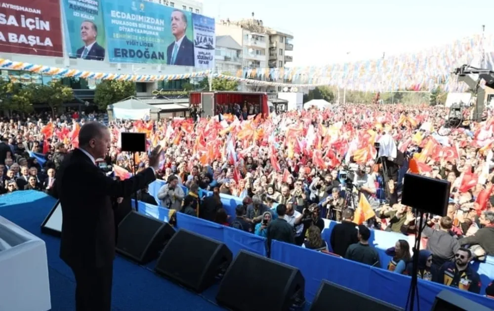 Cumhurbaşkanı Erdoğan,Manisa‘da Cumhuriyet Meydanı’nı dolduran binlerce kişiye hitap etti