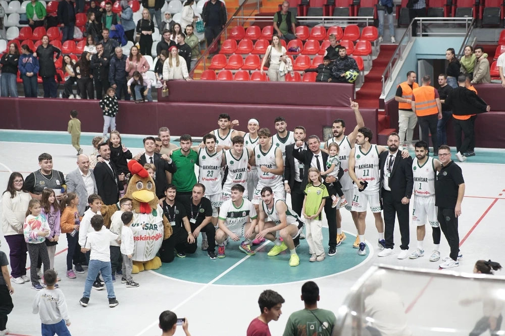 Akhisarlı Devler sezona galibiyetle başladı