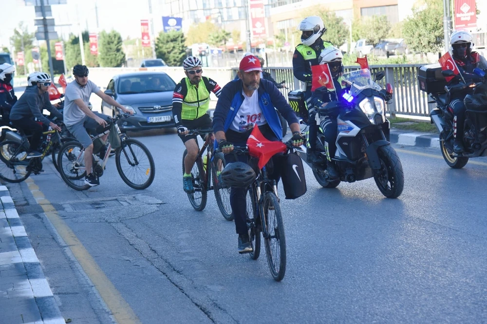 102. yıl coşkusu 102 kilometrelik bisiklet turuyla yaşandı