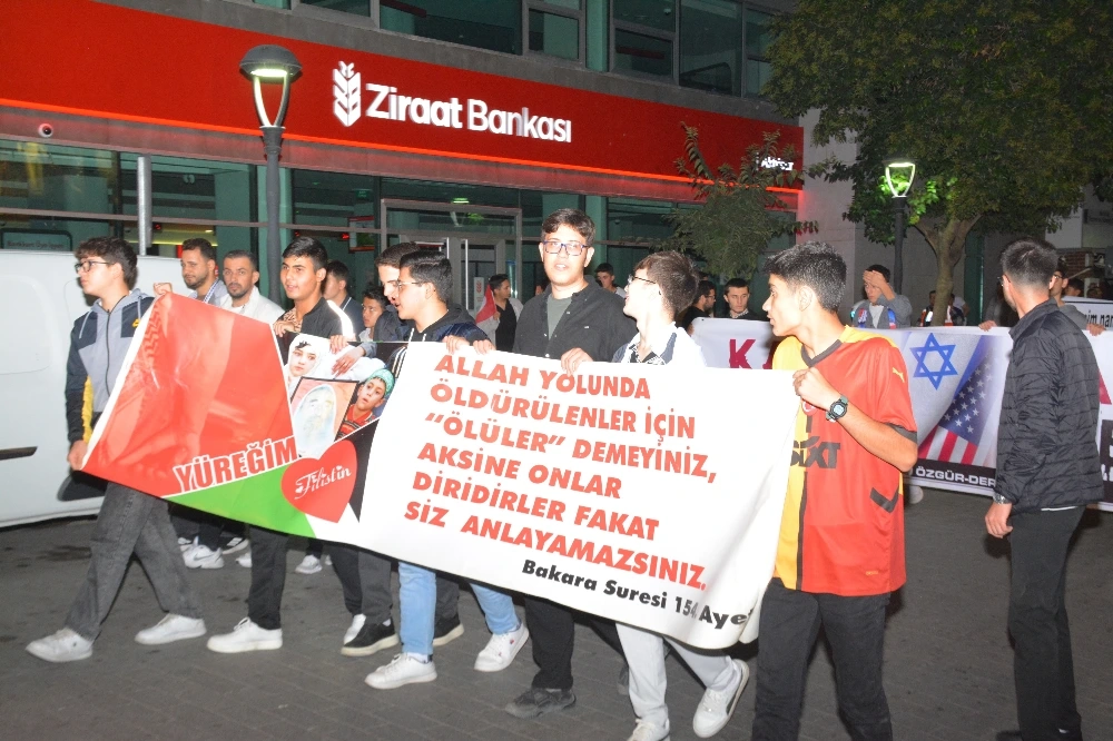 Gazze’ye Destek İçin Akhisar’da Binlerce Kişi Yürüdü