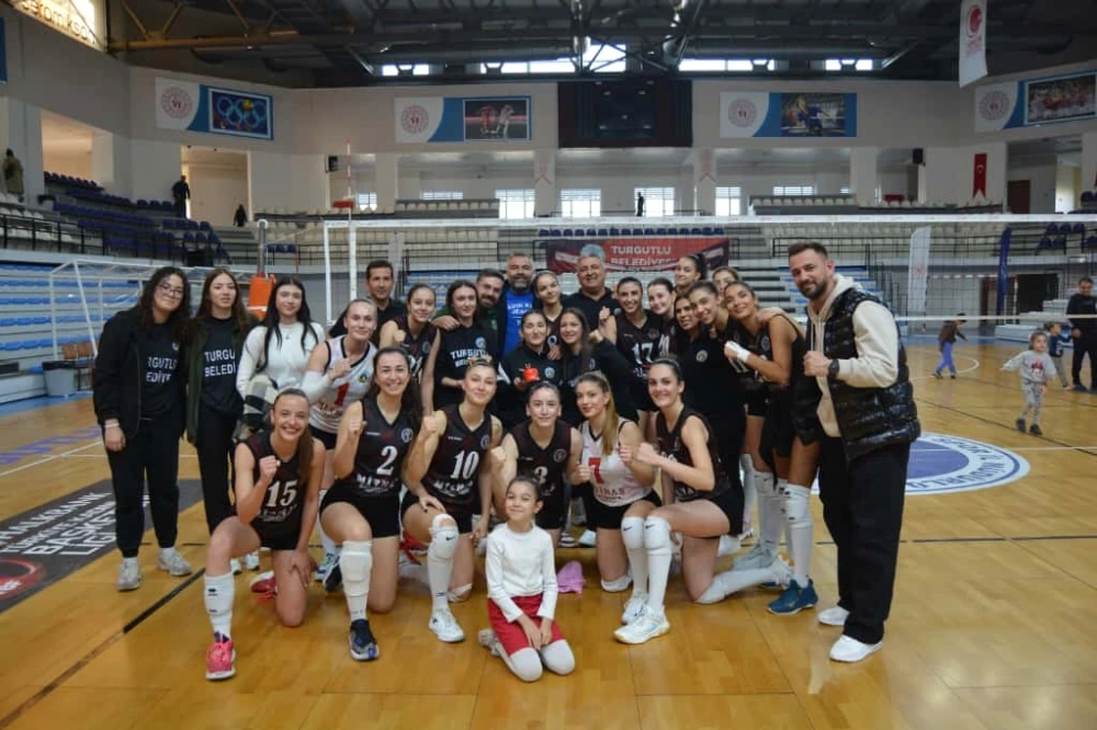 Turgutlu Belediyespor Kadın Voleybol Takımı, Türkoğlu Spor’u 3-0 Mağlup Etti