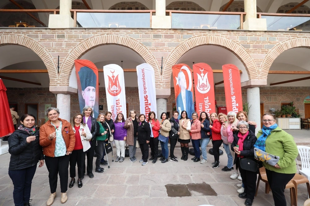 Şehzadeler’de Manisa lalesi yaka iğnesi atölyesi