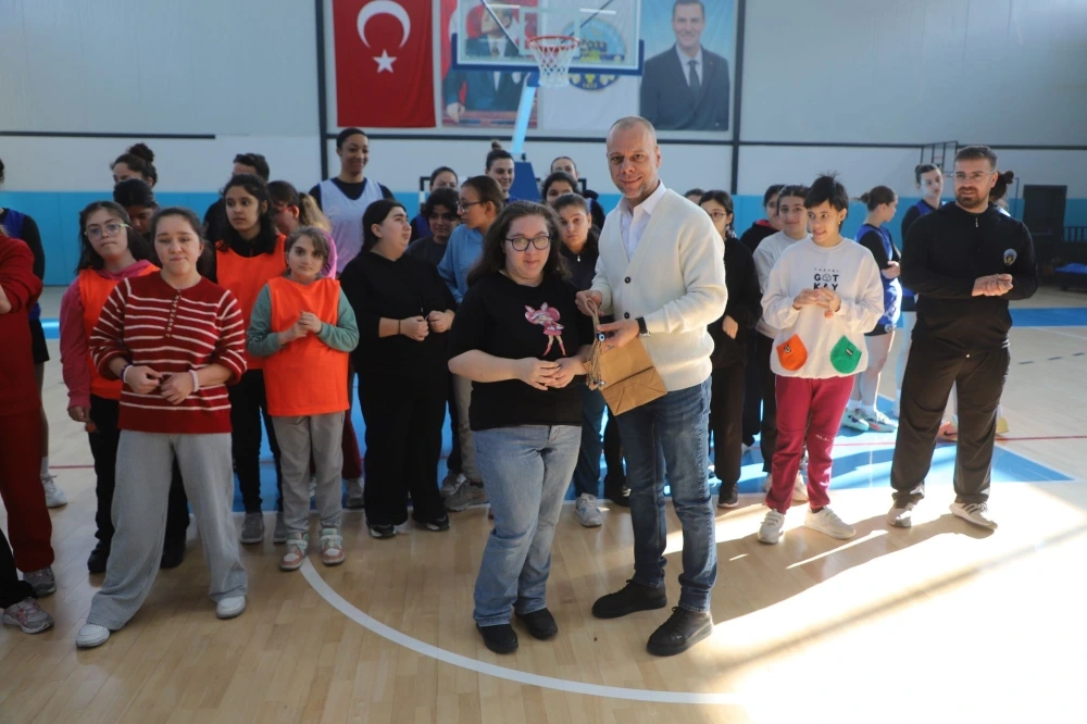 Sevgi kazandı: Turgutlu’da özel çocuklarla maç