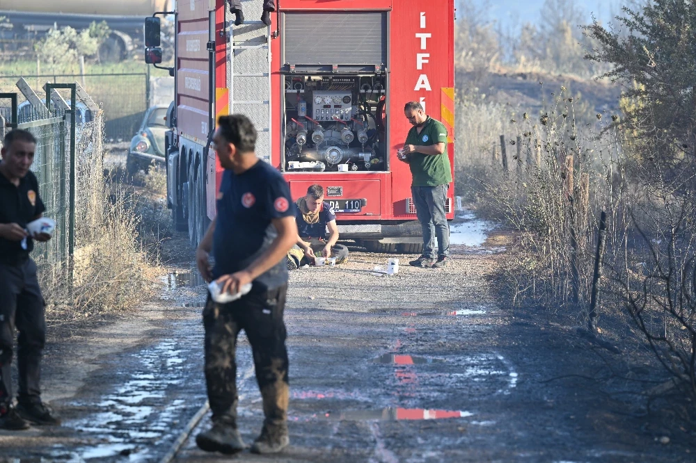 Manisa Büyükşehir’den Bornova’daki Yangına Müdahale Desteği