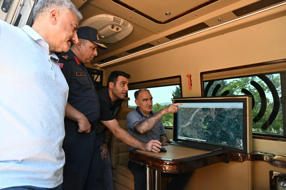 Vali Özkan Akhisar’daki Yangın Bölgesinde İncelemelerde Bulundu