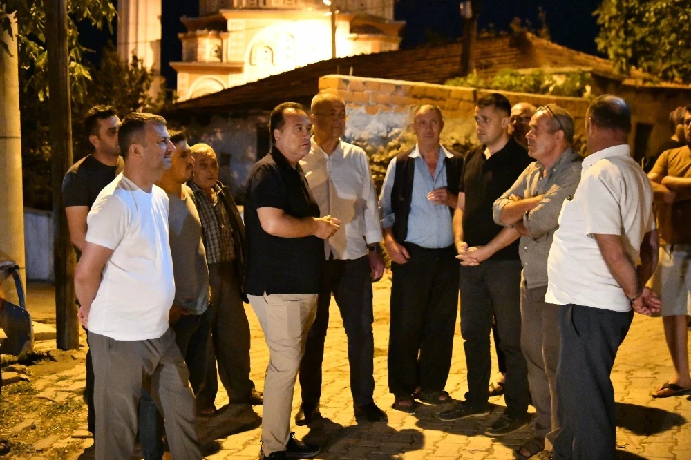 Manisa Büyükşehir’den Deprem Bölgesine İkram, İnternet ve Şarj Desteği