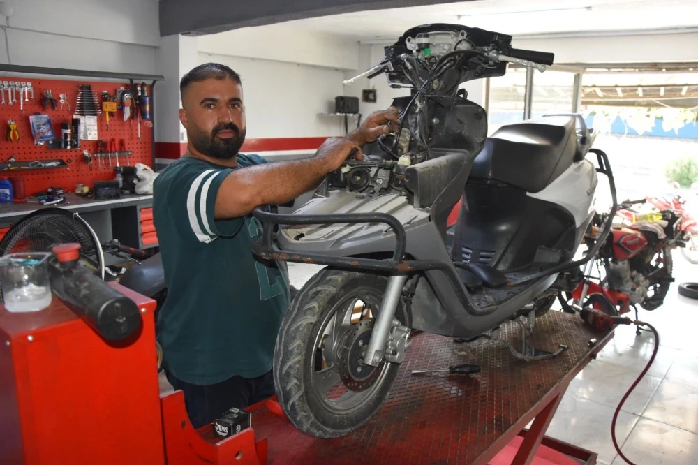Çocukluk Hobisi Mesleğe Dönüştü: 30 Yıldır Motosiklet Tamiri Yapıyor