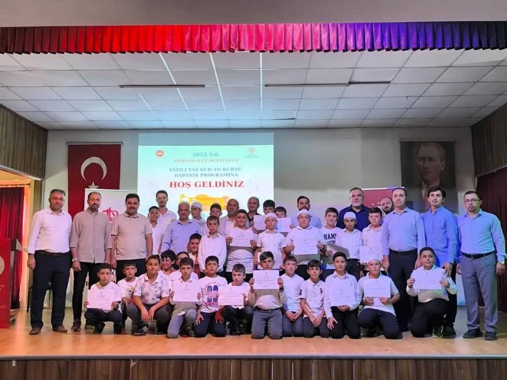 Akhisar’da Yatılı Yaz Kur’an Kursu Kapanışında Coşkulu Final