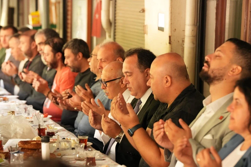 Başkan Dutlulu Çarşı Esnafıyla Kahvaltıda Buluştu