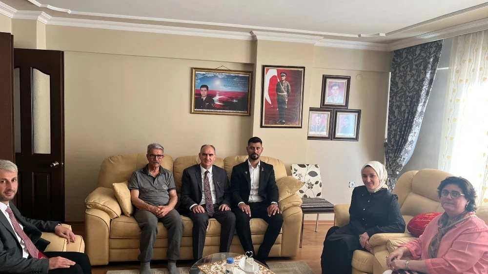 ‘Vatan Size Minnettar’: Vali Özkan’dan Şehit Ailesi ve Gazimize Ziyaret