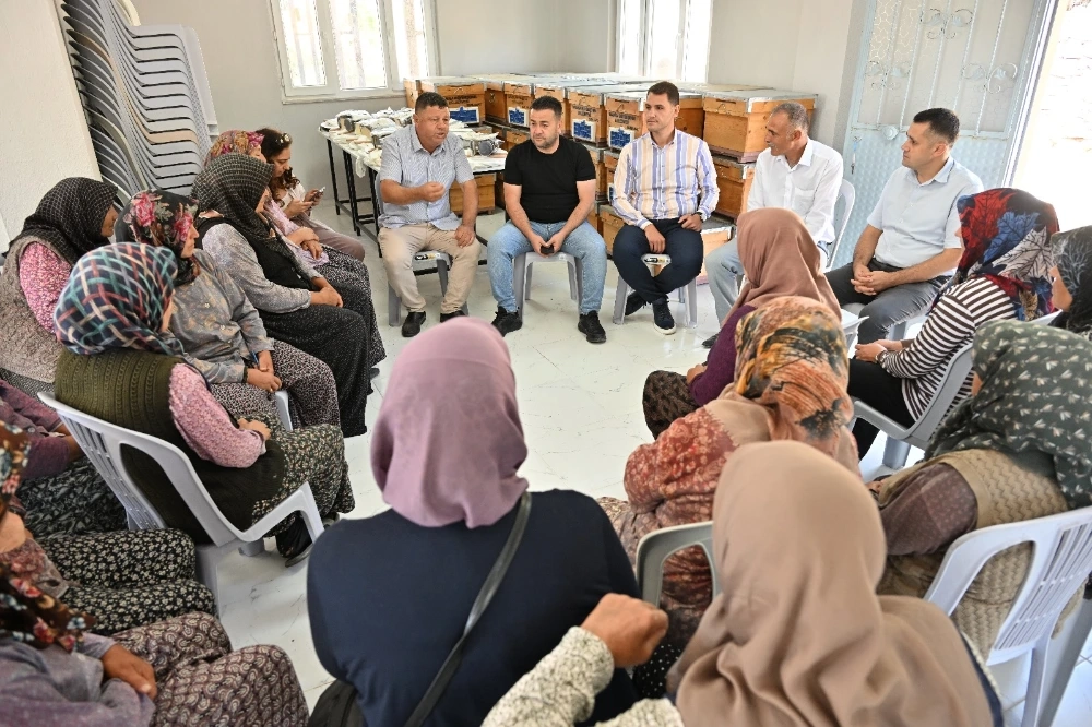 Manisa’da Kadınlara 96 Arı Kovanı ve Ekipman Desteği